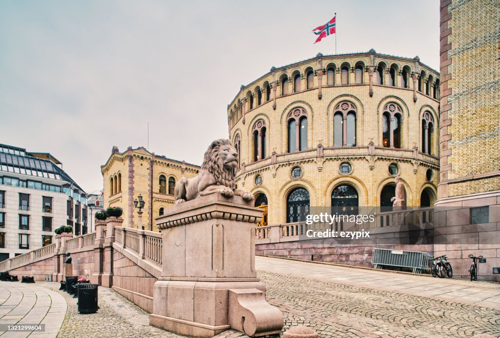 Oslo / parlementsgebouw - Storting building / Noorwegen