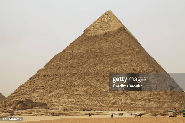 view of pyramid of khafre at giza - egyptian pyramids stock pictures, royalty-free photos & images