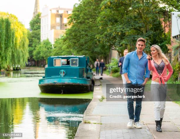 regent's canal in londen bezoeken - londen en omgeving stockfoto's en -beelden