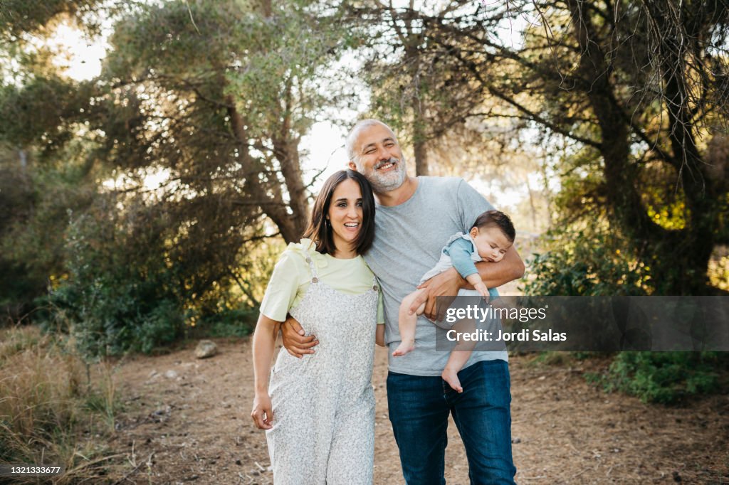 Large Rural Family Portrait Of A Family On A Rural Scene High-Res Stock Photo - Getty Images