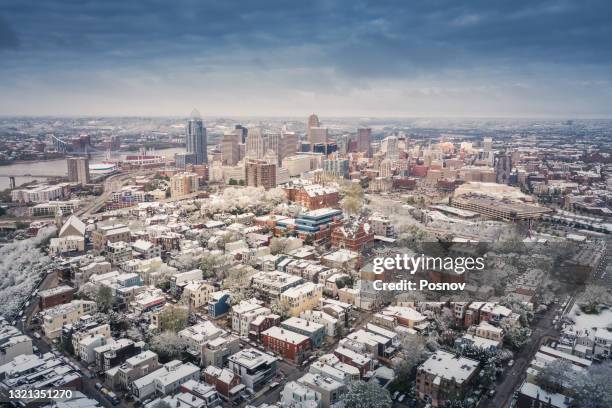 cincinnati and mount adams - downtown cincinnati stock pictures, royalty-free photos & images