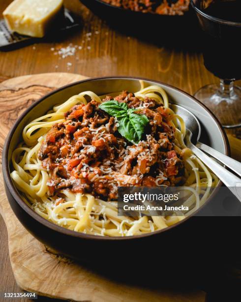 spagetti bolognese - bolognesesaus stockfoto's en -beelden