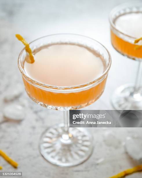 passion fruit daiquiri - daiquiri stock pictures, royalty-free photos & images