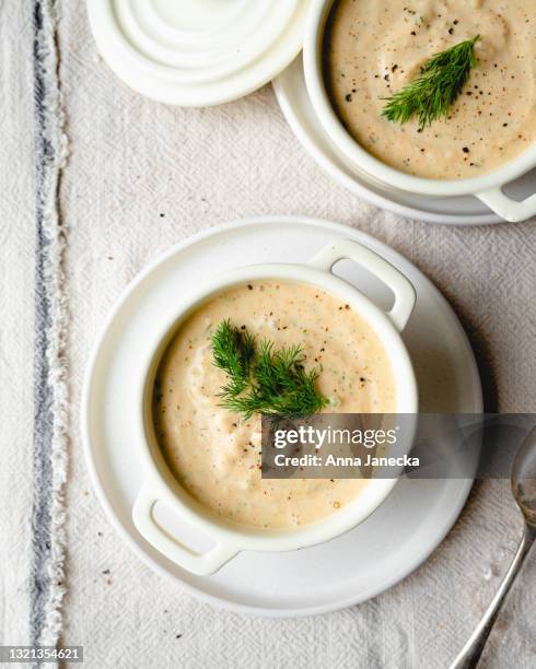 cauliflower cream - coliflor fotografías e imágenes de stock