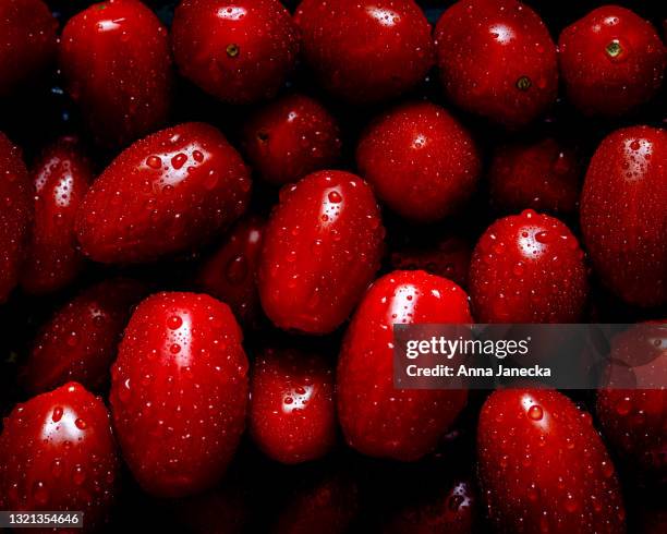 cherry tomatoes - cherry tomaten stock-fotos und bilder