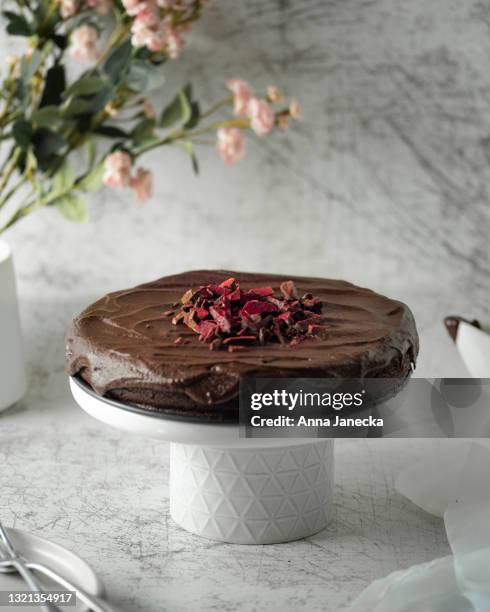 chocolate cake - chocolate cake stock pictures, royalty-free photos & images