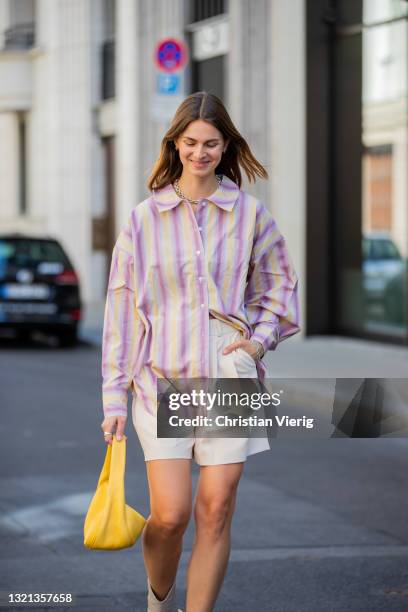 Jacqueline Zelwis is seen wearing pink, yellow creme white Samsoe Samsoe button shirt, Samsoe Samsoe shorts, yellow Byfar bag, Lola Cruz ankle boots...