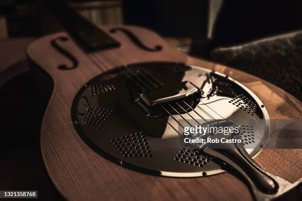 dobro guitar - country folk imagens e fotografias de stock