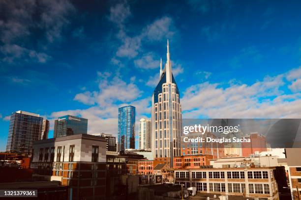 downtown skyline of nashville tennessee - tennessee skyline stock pictures, royalty-free photos & images