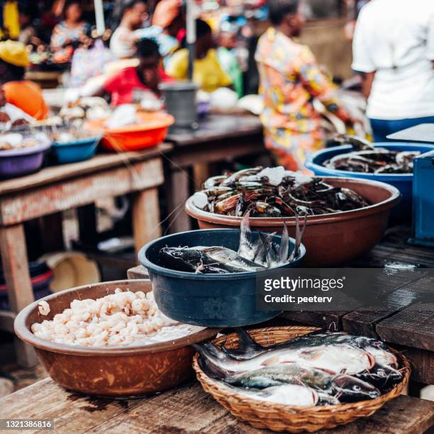 african seafood at market - lagos, nigeria - lagos state stock pictures, royalty-free photos & images