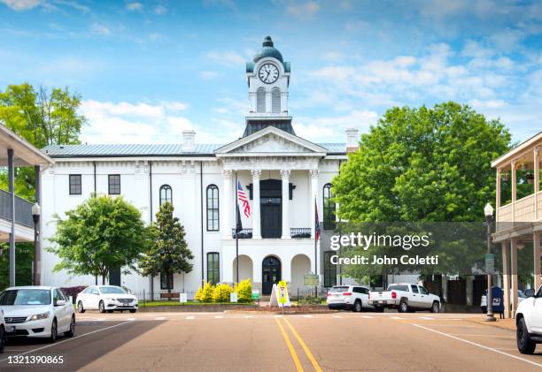 lafayette county courthouse, oxford, mississippi - oxford mississippi stock pictures, royalty-free photos & images