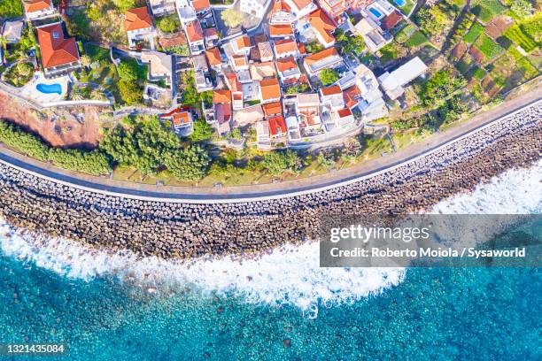 jardim do mar sea town from above, madeira - stützmauer stock-fotos und bilder