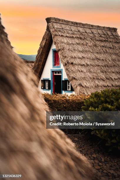 traditional house, santana, madeira, portugal - かやぶき屋根 ストックフォトと画像