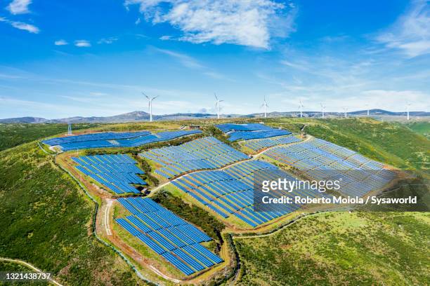 wind turbine and solar panels, madeira - zonne eiland stockfoto's en -beelden