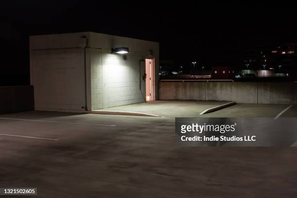 empty parking garage at night with streetlights - film noir stil stockfoto's en -beelden