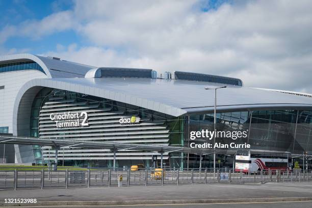 exterior sign at terminal 2 at dublin airport - dublin airport stock pictures, royalty-free photos & images