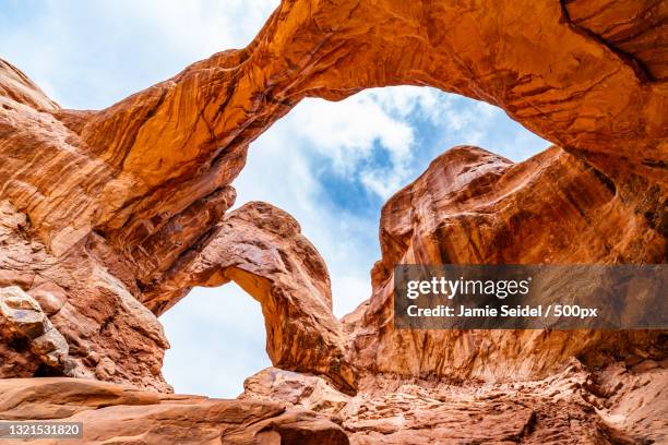 low angle view of rock formation against sky,arches national park,utah,united states,usa - arches national park stockfoto's en -beelden