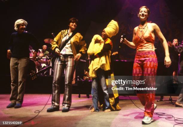 Valérie Leulliot, Amy Ray, Erykah Badu, and Sarah McLachlan perform the finale during the Lilith Fair at Shoreline Amphitheatre on June 24, 1998 in...