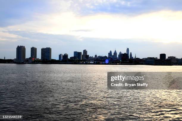 Philadelphia Skyline Silhouette Photos and Premium High Res Pictures ...