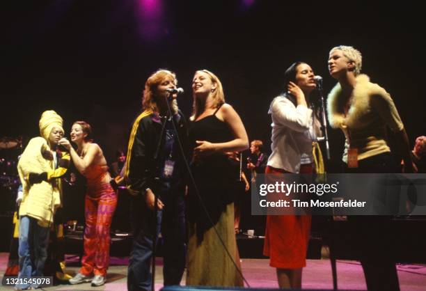 Erykah Badu, Sarah McLachlan, Emily Saliers, Tara McLean, Natalie Merchant, and Noelle Hampton perform the finale during the Lilith Fair at Shoreline...