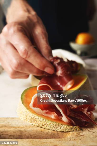 traditional spanish tapas jamon iberico melon with prosciutto - charcutería fotografías e imágenes de stock