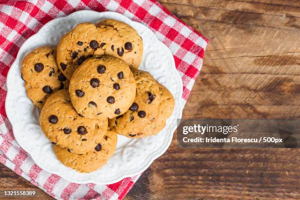 directly above shot of cookies in plate on table - biscuit stockfoto's en -beelden