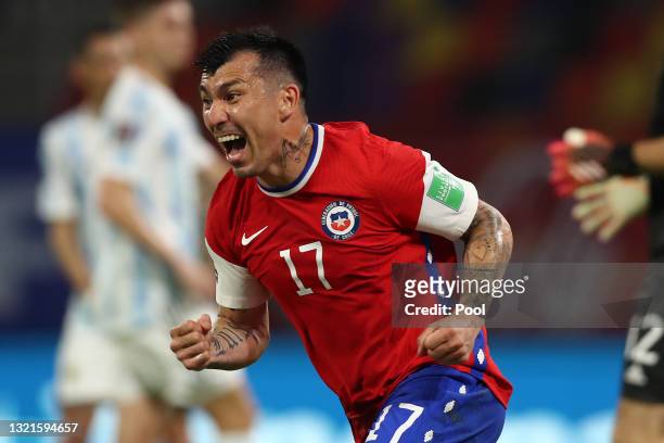 Gary Medel of Chile celebrates the first goal of his team scored by teammate Alexis Sánchez during a match between Argentina and Chile as part of...