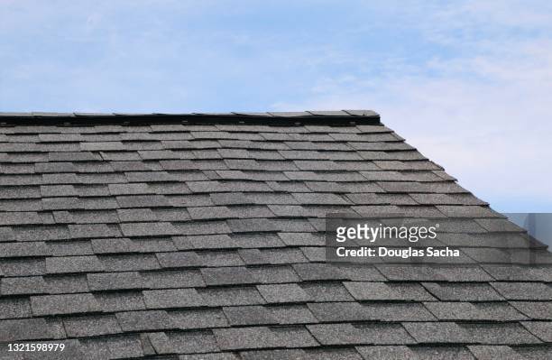 asphalt type roof shingles - roof tile stock-fotos und bilder