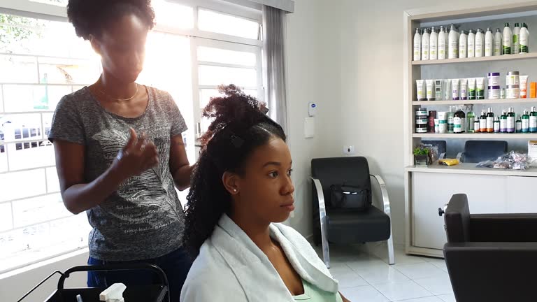 https://media.gettyimages.com/id/1321599364/video/hair-stylist.jpg?b=1&s=640x640&k=20&c=wnox4Ph8gu2AHVN-UyHyGRnJi7l7v41fx59JyqBaKIk=