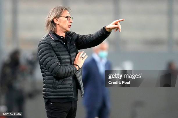 Ricardo Gareca coach of Peru gestures during a match between Peru and Colombia as part of South American Qualifiers for Qatar 2022 at Estadio...