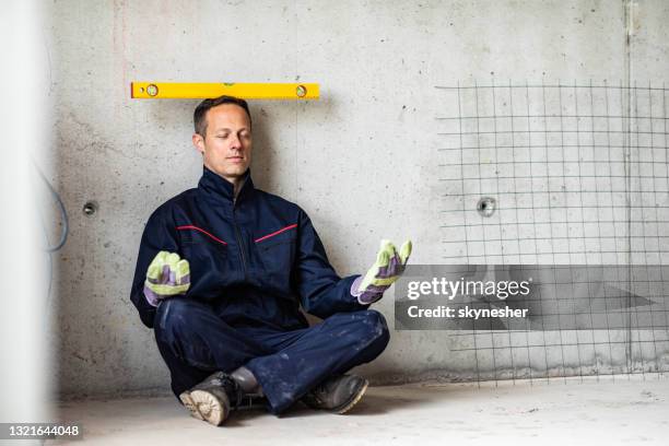 balans op het werk is erg belangrijk! - pauze stockfoto's en -beelden