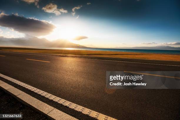 seaside road - elevated road stock pictures, royalty-free photos & images