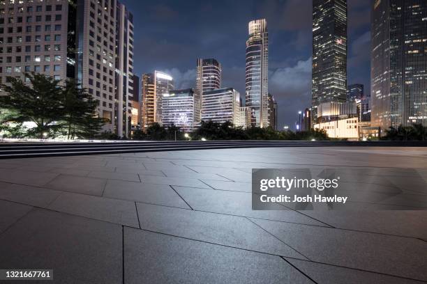 city parking lot - car display background stock pictures, royalty-free photos & images