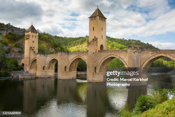 valentré bridge cahors lot france - gap france stock pictures, royalty-free photos & images