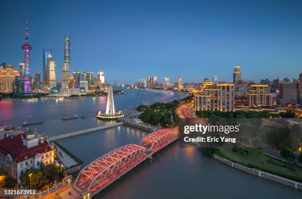 beautiful shanghai cityscapes at sunset moment - the bund foto e immagini stock