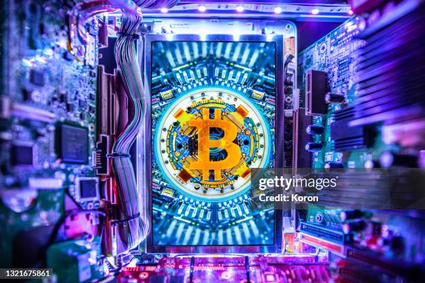 bitcoin ai machine close up - cryptocurrency mining photos et images de collection