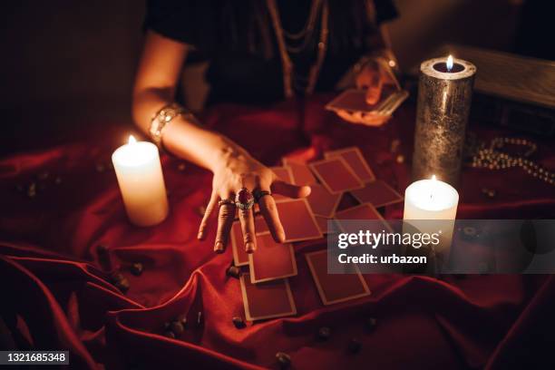 fortune teller reading tarot - tarot cards stock pictures, royalty-free photos & images