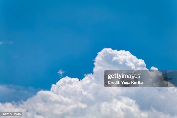 white clouds in a blue sky - dark cloud stock pictures, royalty-free photos & images