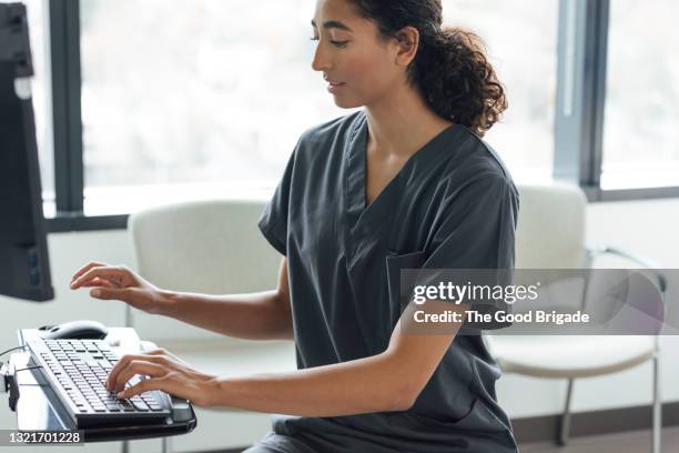 Nurses Computer Documentation Nursing Documentation Photos and Premium High Res Pictures - Getty Images
