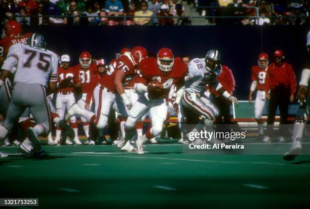 Running Back Herschel Walker of the New Jersey Generals runs the ball in the game between the Los Angeles Express vs The New Jersey Generals of the...