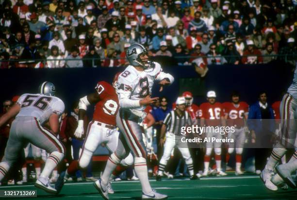 Quarterback Steve Young of the Los Angeles Express passes the ball in the game between the Los Angeles Express vs The New Jersey Generals of the...