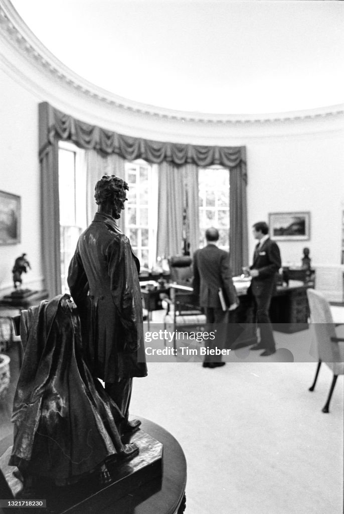 Staffers wait to meet with President Gerald R. (Jerry) Ford in the Oval Office