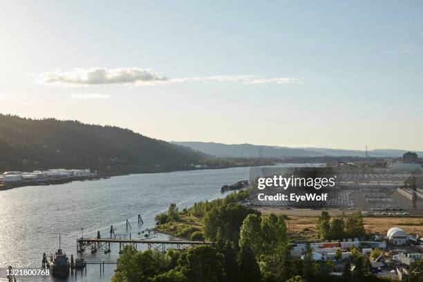 willamette river at sunset - willamette river stock pictures, royalty-free photos & images