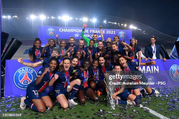 Paris Saint-Germain Women players celebrate winning the championship with the trophy after the D1 Arkema match between Paris SG and Dijon on June 04,...