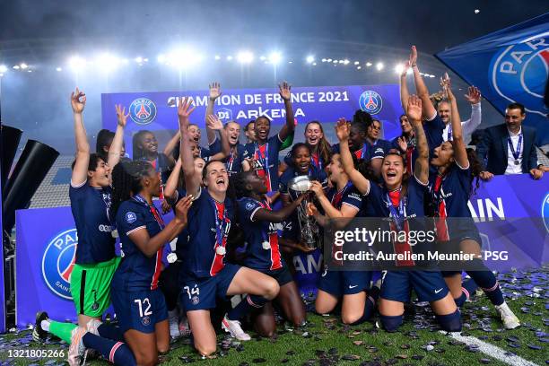 Paris Saint-Germain Women players celebrate winning the championship with the trophy after the D1 Arkema match between Paris SG and Dijon on June 04,...