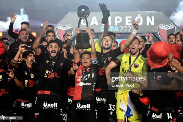 Luis Rodríguez of Colon lifts the trophy with teammates as they become champions of the Liga Profesional 2021 after winning the final match of Copa...