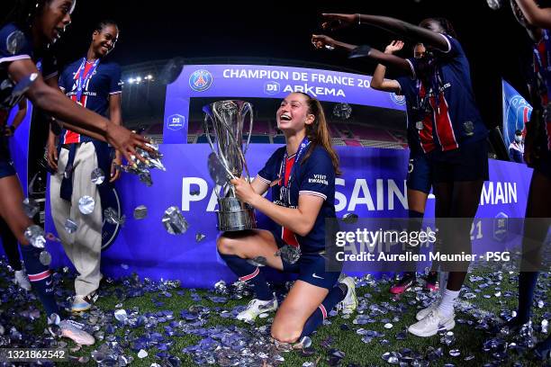 Jordyn Huitema of Paris Saint-Germain poses with the trophy after winning the D1 Arkema championship after the D1 Arkema match between Paris SG and...