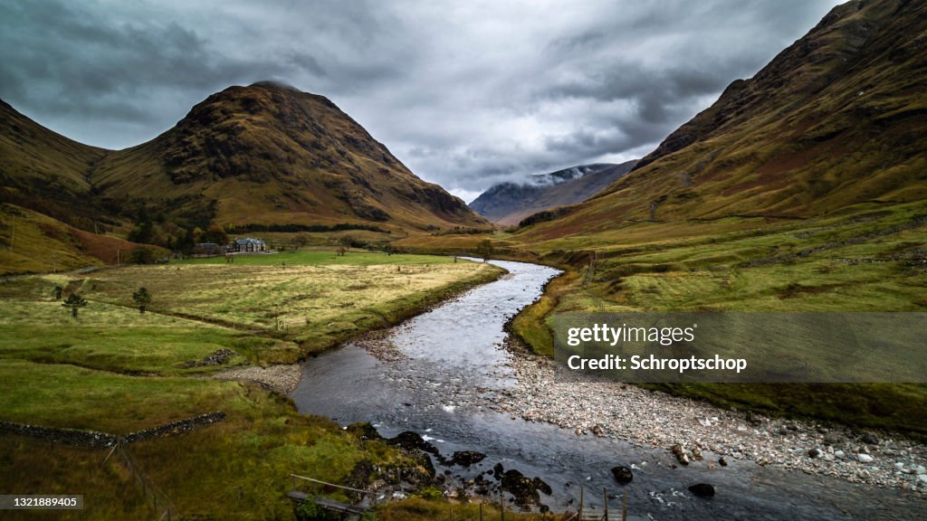 AERIAL: Glen Etive, Schottisches Hochland