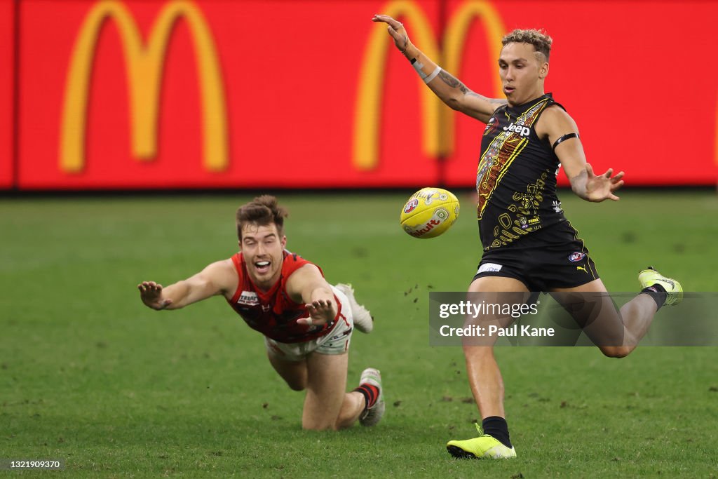 AFL Rd 12 - Essendon v Richmond