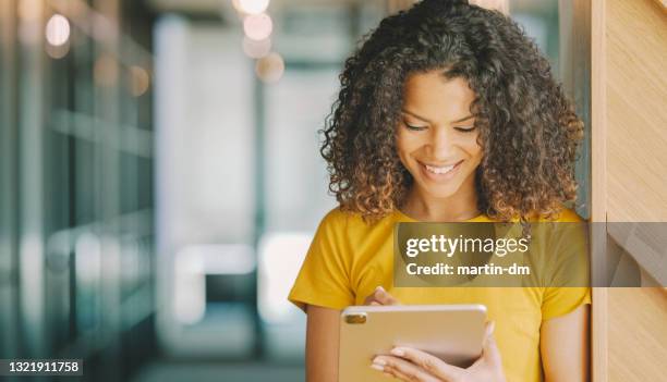 businesswoman in coworking space - yellow note pad stock pictures, royalty-free photos & images